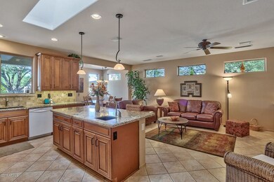 Lovely & Welcoming Arizona Room