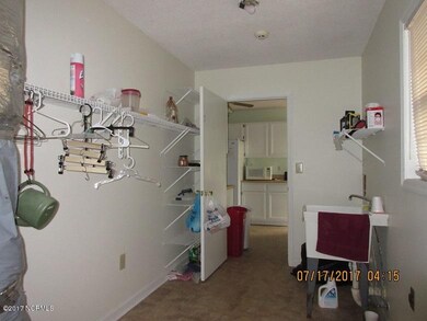 100 E Hayes St, Burgaw, NC 28425 - photo 3