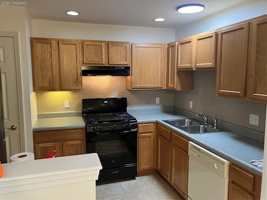 1066 Maggie Rd unit 13-1, Newburgh, NY 12550 - photo 3