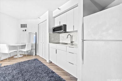 Liliuokalani Gardens unit I1505, Honolulu, HI 96815 - photo 2