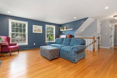71 Red Gate Ln, Reading, MA 01867 - photo 3