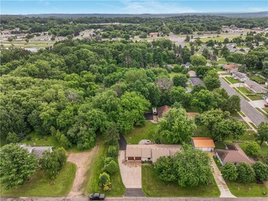 2037 Preston Rd, Eau Claire, WI 54703 - photo 4