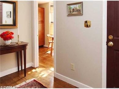 Foyer - Entering the kitchen