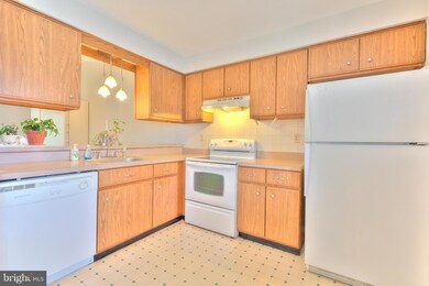 214 Allem Ln unit 214, Perkasie, PA 18944 - photo 3
