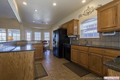 Another view of kitchen w, views to the backyard.
