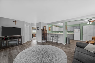 4835 Easy St unit 9, Hartland, WI 53029 - photo 2