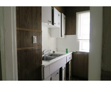 425 Chelmsford St unit 2nd Floor, Lowell, MA 01851 - photo 5