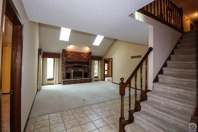 7522 SW Robinhood Ct, Topeka, KS 66614 - photo 4