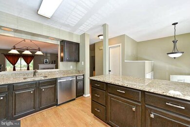 8304 Linden Oaks Ct, Lorton, VA 22079 - photo 3