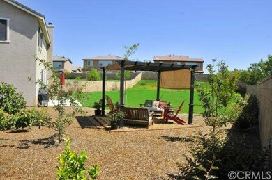 HUGE side yard view of entire back yard! WOWSA! Im