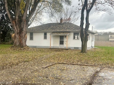 109 1/2 Roosevelt St, Minerva, OH 44657 - photo 3