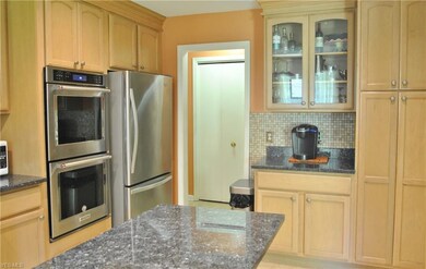 Kitchen also has large pantry, pull out drawers & 