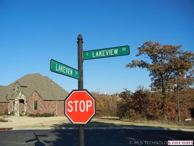Nice street signs and street lamps throughout the