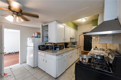 201 E. Egan St., Shreveport, La.