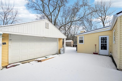 3-web-or-mls-Pinecrest Ave-003