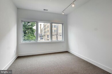 715 Kenyon St NW unit 6, Washington, DC 20010 - photo 4