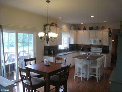 1047 Fallbrook Ln, Pottstown, PA 19464 - photo 6