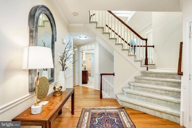 9954 Lochmoore Ln, Vienna, VA 22181 - photo 7