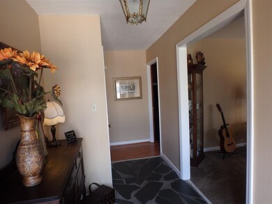 136 Brookview Dr, Jacksonville, NC 28540 - photo 2