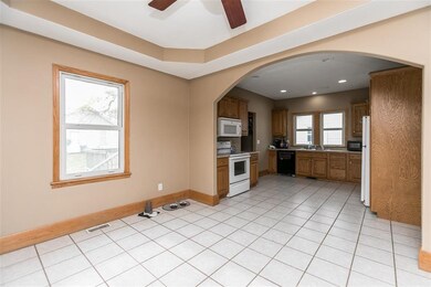 2012 C St SW, Cedar Rapids, IA 52404 - photo 5