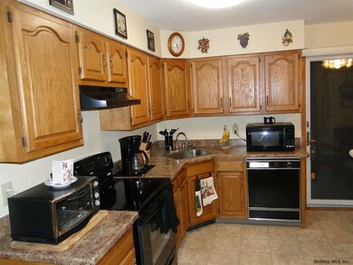 4 Mohawk Ave, Rensselaer, NY 12144 - photo 3