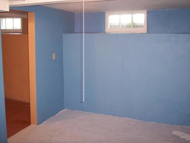 basement storage area<|><|>