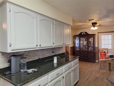 212 Avolyn Dr, Brownwood, TX 76801 - photo 7