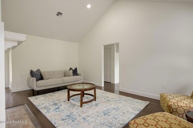 4-web-or-mls-312 Triple Crown Cir-4