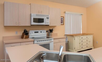 LARGE KITCHEN AREA