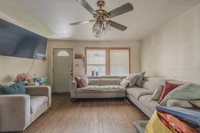 425 Caplin St, Houston, TX 77022 - photo 5