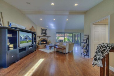 003_Living Room