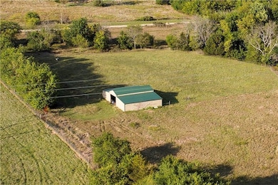 1369 N 550 Rd, Baldwin City, KS 66006 - photo 7