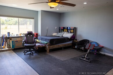 Living Room/ Bedroom