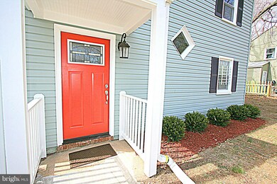 2400 Kent Village Dr, Hyattsville, MD 20785 - photo 2