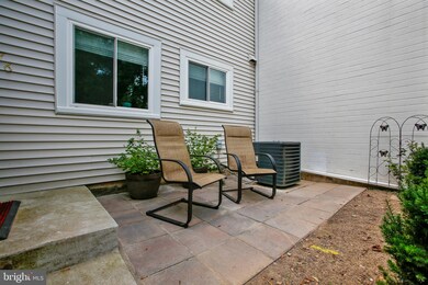 1576 Goldenrain Ct, Reston, VA 20190 - photo 4