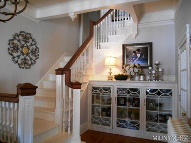 Beautiful built-ins galore!