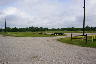 607 County Road 129d, Alvin, TX 77511 - photo 2
