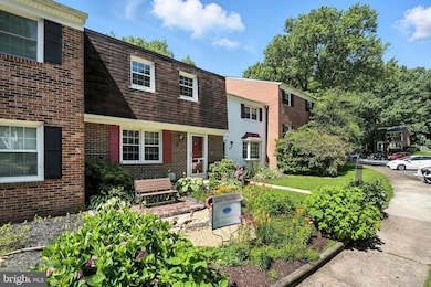 6848 Brian Michael Ct, Springfield, VA 22153 - photo 4