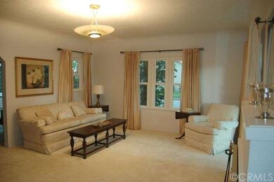 Beautiful Living Room with fireplace