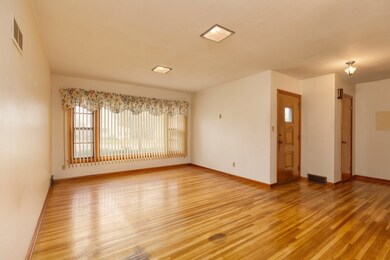 1018 W 1 St, Cedar Falls, IA 50613 - photo 2