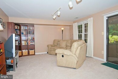 9023 Daum Ct, Springfield, VA 22153 - photo 5