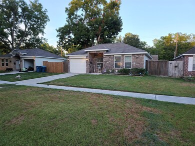 1413 5th St, Rosenberg, TX 77471 - photo 2
