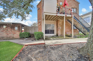 10137 Waterstone Dr, Houston, TX 77042 - photo 2