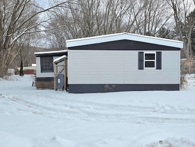 131 Crosby Dr, Saint Albans City, VT 05478 - photo 3