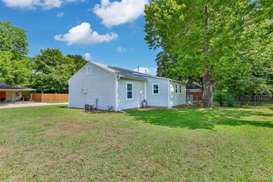 701 S Howeth St, Gainesville, TX 76240 - photo 2