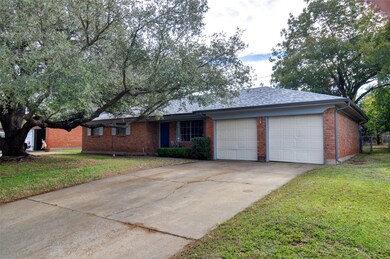 1111 Crestwood Dr, Cleburne, TX 76033 - photo 2