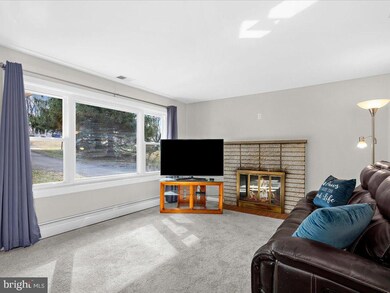 8534 Pineway Dr, Laurel, MD 20723 - photo 5