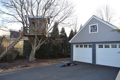 22 Adams St, Fairhaven, MA 02719 - photo 4