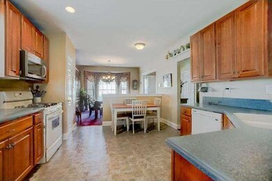 923 Emerald Downs, Garnet Valley, PA 19060 - photo 4