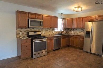 1300 Montgomery St, Wichita Falls, TX 76302 - photo 6